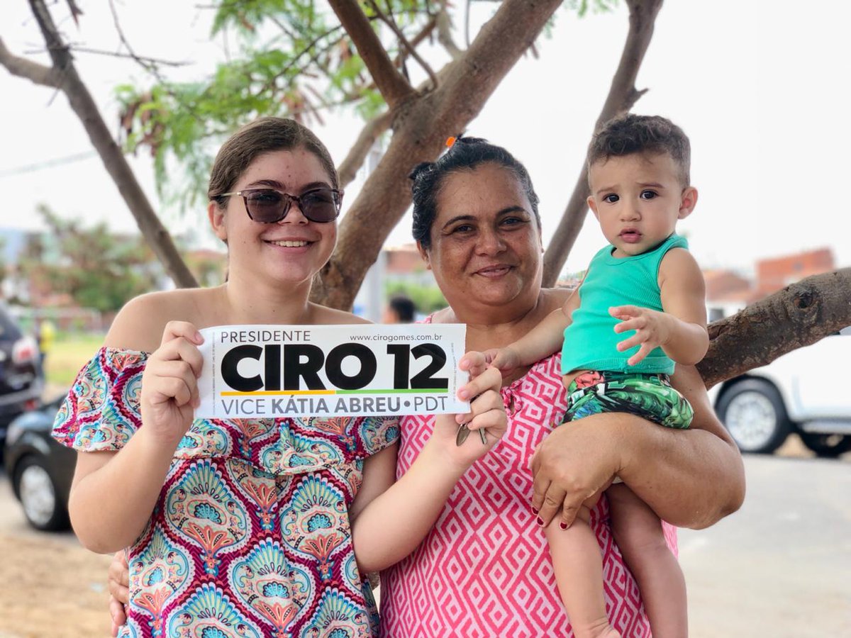 cirogomes's tweet photo. Começou a carreata da virada em Fortaleza, turma!! É sol na cabeça e coração a mil!! #ViraViraCiro #CiroSim #Ciro12 
📸Giovanna Duarte https://t.co/89msUYbOJd