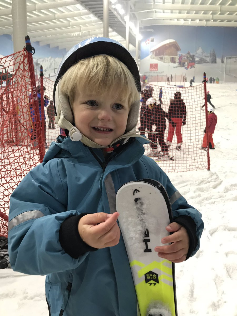 globetotting's tweet photo. We’ve had a fun afternoon at
@the_snowcentre, an indoor ski and snowboard park in Hemel Hempstead. The youngest had his first lesson which started in tears but ended in a smile...and with hot chocolate! #familytravel #ad https://t.co/fnyR0cTaZO