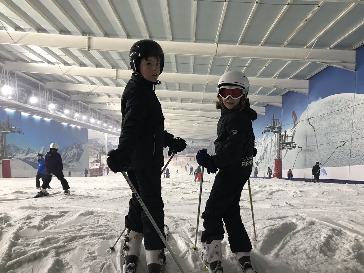 globetotting's tweet photo. We’ve had a fun afternoon at
@the_snowcentre, an indoor ski and snowboard park in Hemel Hempstead. The youngest had his first lesson which started in tears but ended in a smile...and with hot chocolate! #familytravel #ad https://t.co/fnyR0cTaZO