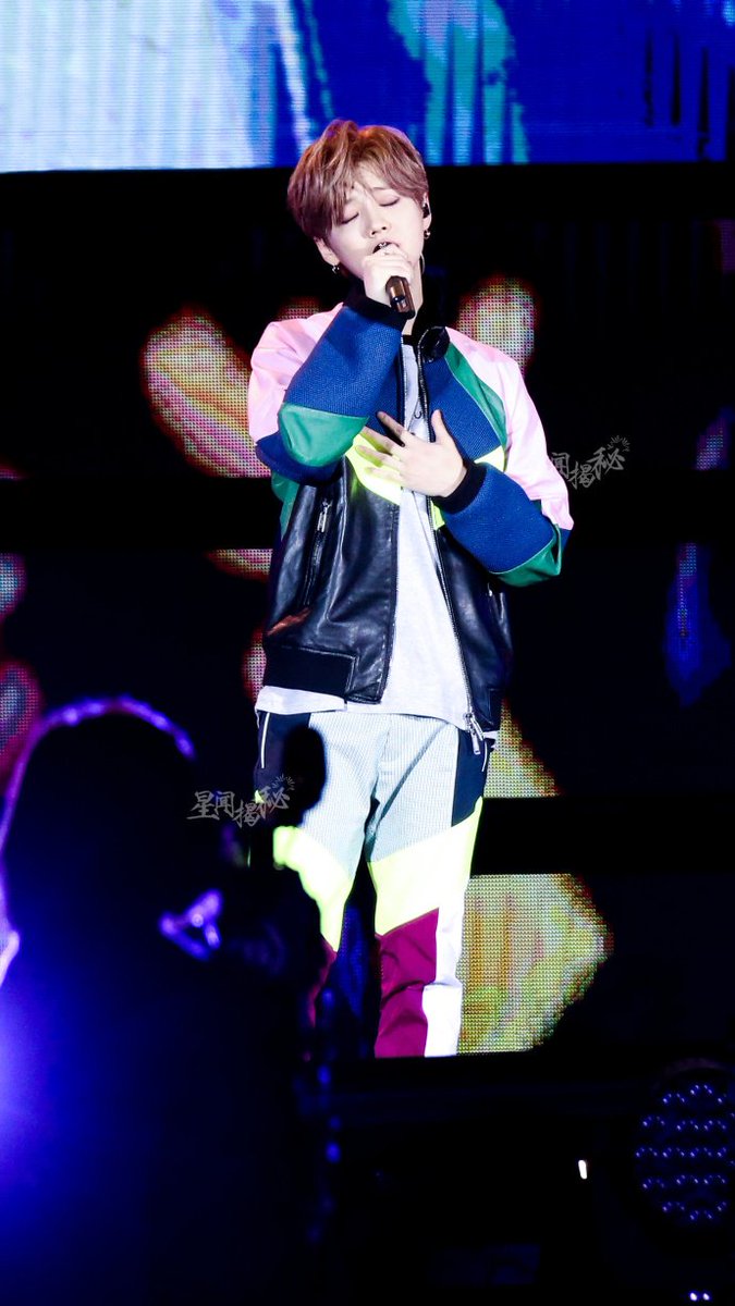 hunhanfancouple's tweet photo. #LUAHN 
[Preview]
181006  Luhan 2nd Tour RE:X at Beijing
cr. 星闻揭秘 https://t.co/PYZAc5AlPM