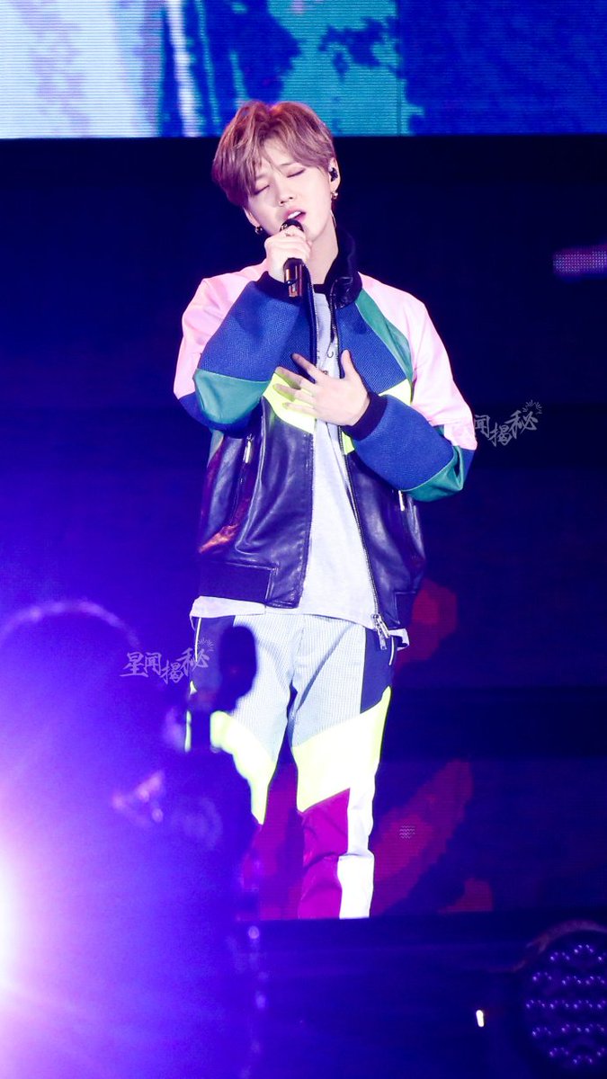 hunhanfancouple's tweet photo. #LUAHN 
[Preview]
181006  Luhan 2nd Tour RE:X at Beijing
cr. 星闻揭秘 https://t.co/PYZAc5AlPM