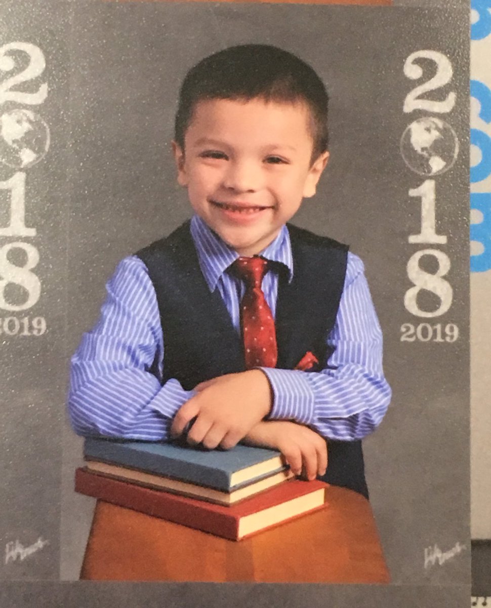 maestra317's tweet photo. They say dress for the job you want. We really are teaching our #futureleaders @EJPrincipalD93 @CCSD93 #ECJJaguars #firstgradedual https://t.co/gBUoAMI8Xd