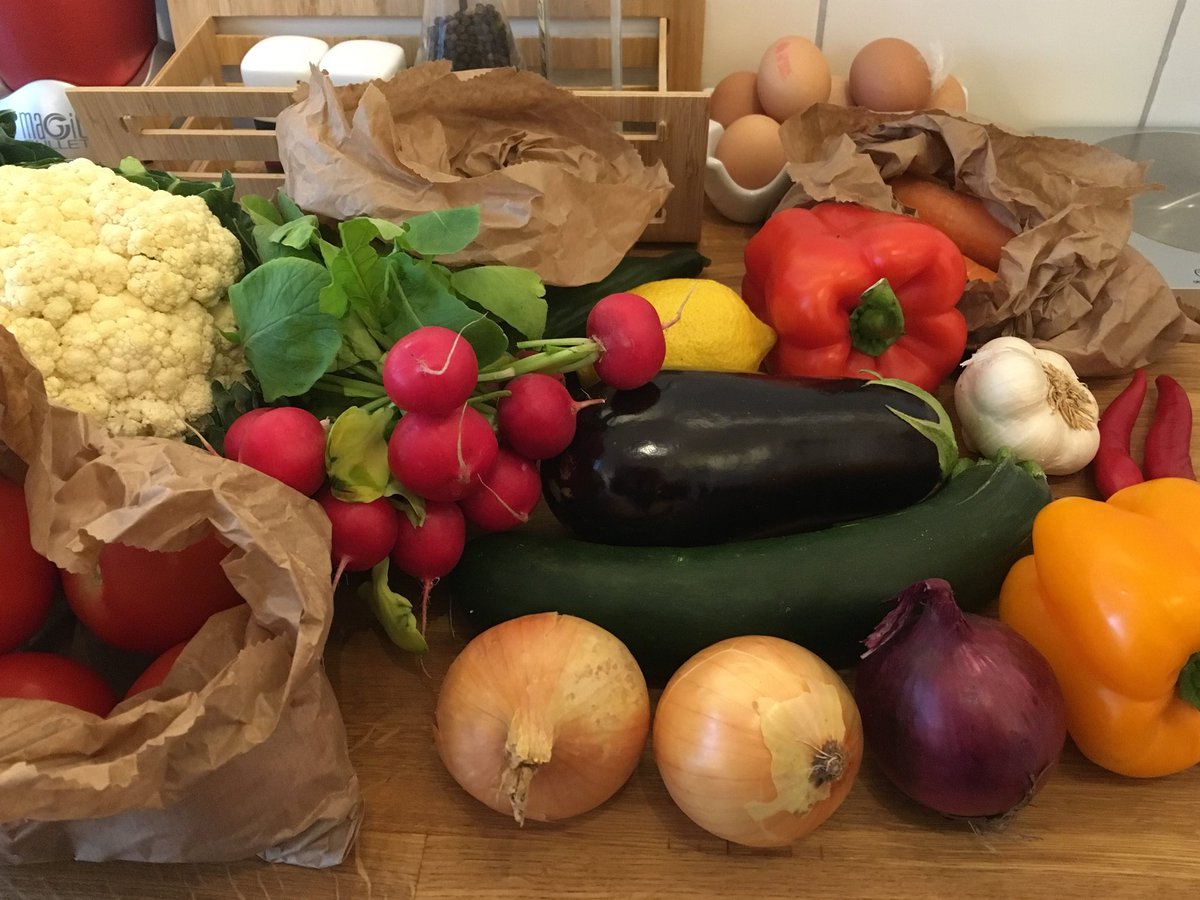 VardeepDeogan's tweet photo. Inspired and motivated by #drowninginplastic shown on @BBCOne on Monday, I refrained from using a single plastic bag when buying my fruit &amp; veg locally on #gloucesteroad. #smallsteps Next aim is to buy a bamboo cup and to stop using #takeawaycoffeecontainers at work! https://t.co/ebJkJHm2rN