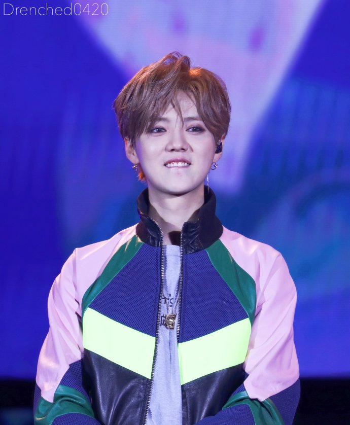 hunhanfancouple's tweet photo. #LUAHN 
[Preview]
181006  Luhan 2nd Tour RE:X at Beijing
cr.DRENCHED0420沉浸_鹿晗个站 https://t.co/ACDbx2o6dk