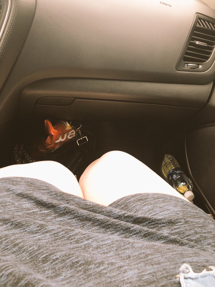 io_la_polpetta's tweet photo. Chips and water. All I need in life.🙃 #PlantationBound #MiamiHereICome #StillHungover 🤷🏼‍♀️ https://t.co/LknCrA5EDx