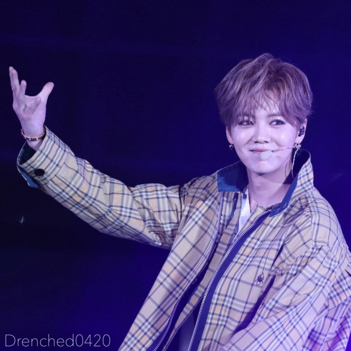 hunhanfancouple's tweet photo. #LUAHN 
[Preview]
181006  Luhan 2nd Tour RE:X at Beijing
น่าร๊ากกกกกกกกกกก💕💕💕💕
cr.DRENCHED0420沉浸_鹿晗个站 https://t.co/JrWHZUhbGZ