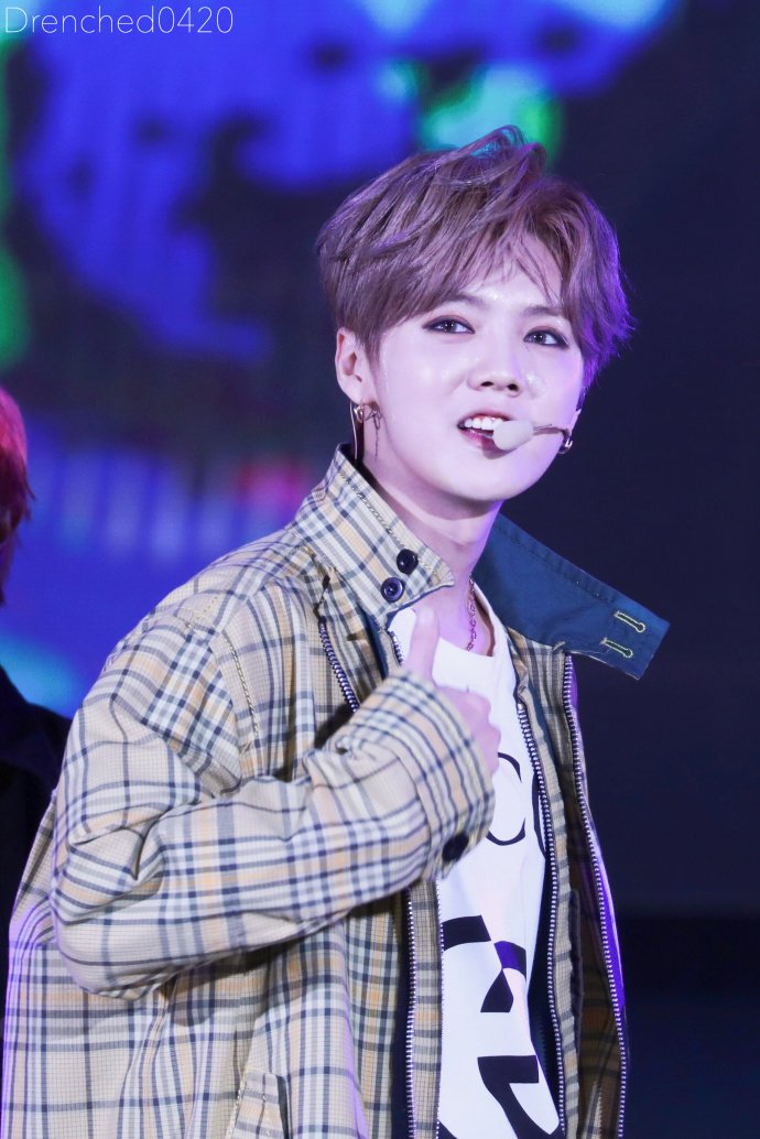 hunhanfancouple's tweet photo. #LUAHN 
[Preview]
181006  Luhan 2nd Tour RE:X at Beijing
น่าร๊ากกกกกกกกกกก💕💕💕💕
cr.DRENCHED0420沉浸_鹿晗个站 https://t.co/JrWHZUhbGZ