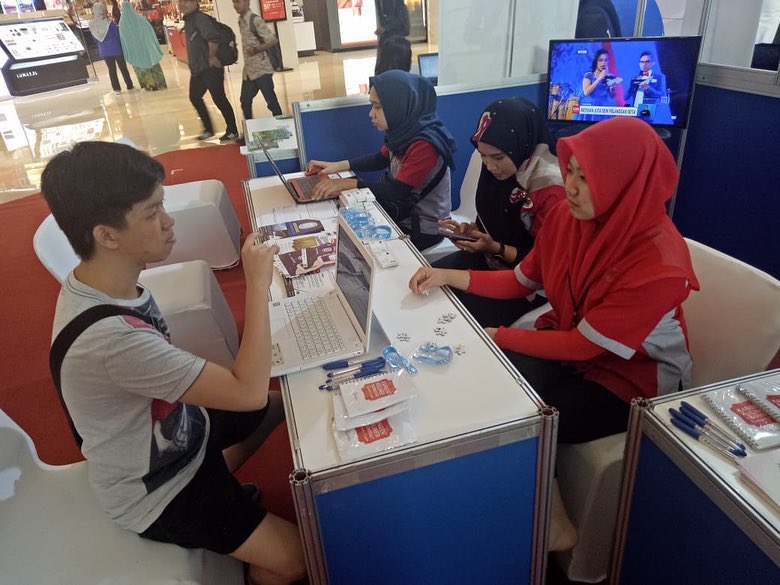 JNE_ID's tweet photo. Malam mingguan kemana guys? Ke Mall The Park Solo Baru yuk, samperin booth JNE di Event Garuda Indonesia Travel Fair2018..
Di tunggu kedatangannya sama Srikandi, Ksatria dan JONI tentunya
•
#jne
#jnesolo
#connectinghappiness
#garudaindonesiatravelfair #solo #soloraya #surakarta https://t.co/BQeSA7MUkB