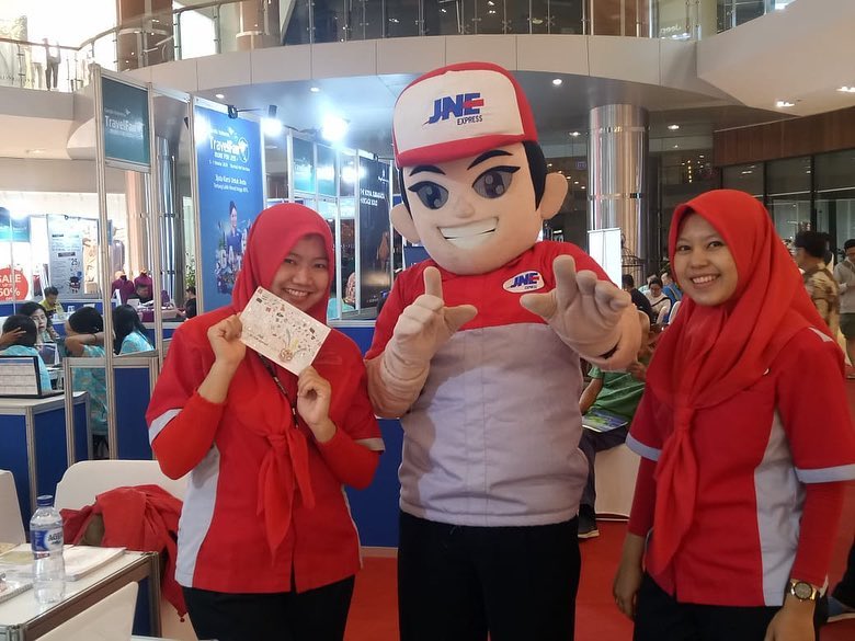JNE_ID's tweet photo. Malam mingguan kemana guys? Ke Mall The Park Solo Baru yuk, samperin booth JNE di Event Garuda Indonesia Travel Fair2018..
Di tunggu kedatangannya sama Srikandi, Ksatria dan JONI tentunya
•
#jne
#jnesolo
#connectinghappiness
#garudaindonesiatravelfair #solo #soloraya #surakarta https://t.co/BQeSA7MUkB