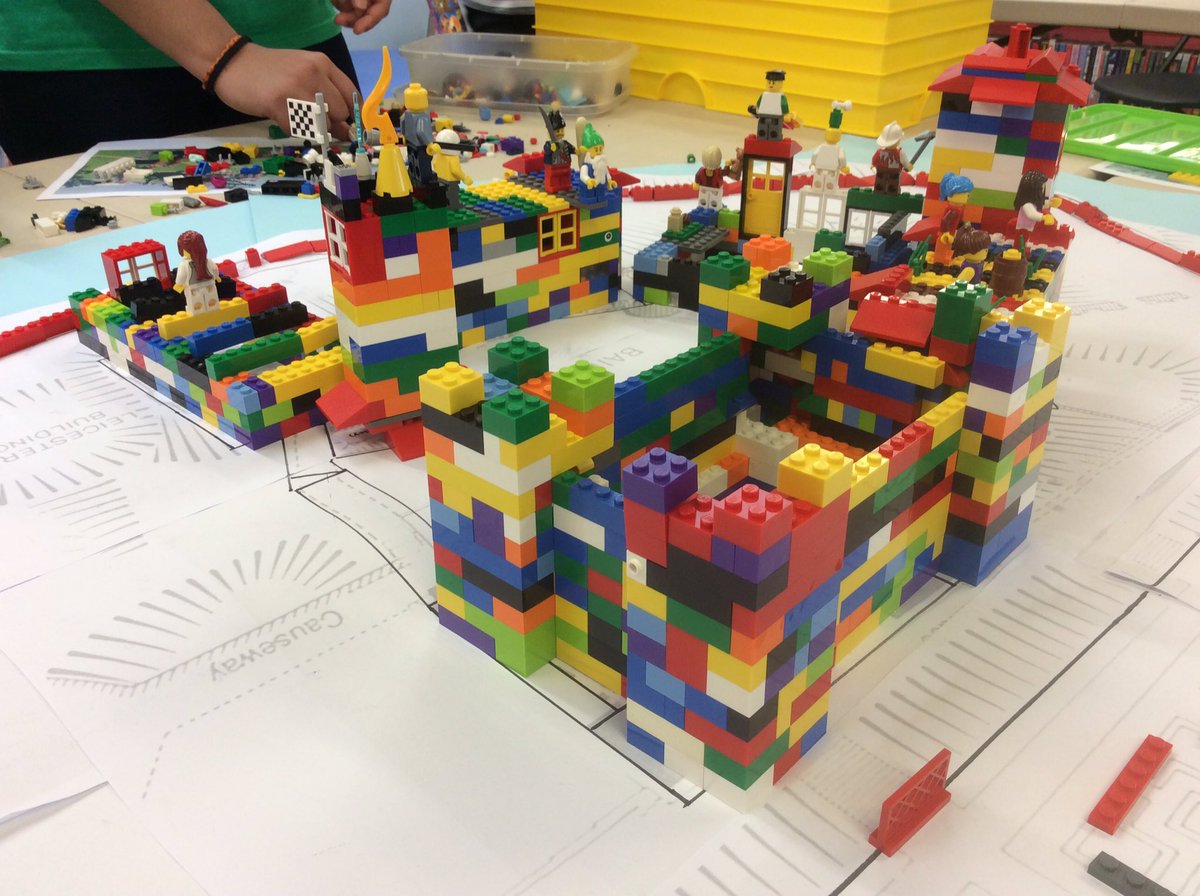 warkslibraries's tweet photo. Here is our reconstruction of @EHKenilworth Castle made by #NuneatonLibrary Lego Club #LoveCastles 🏰 https://t.co/6EOYH7Q89T
