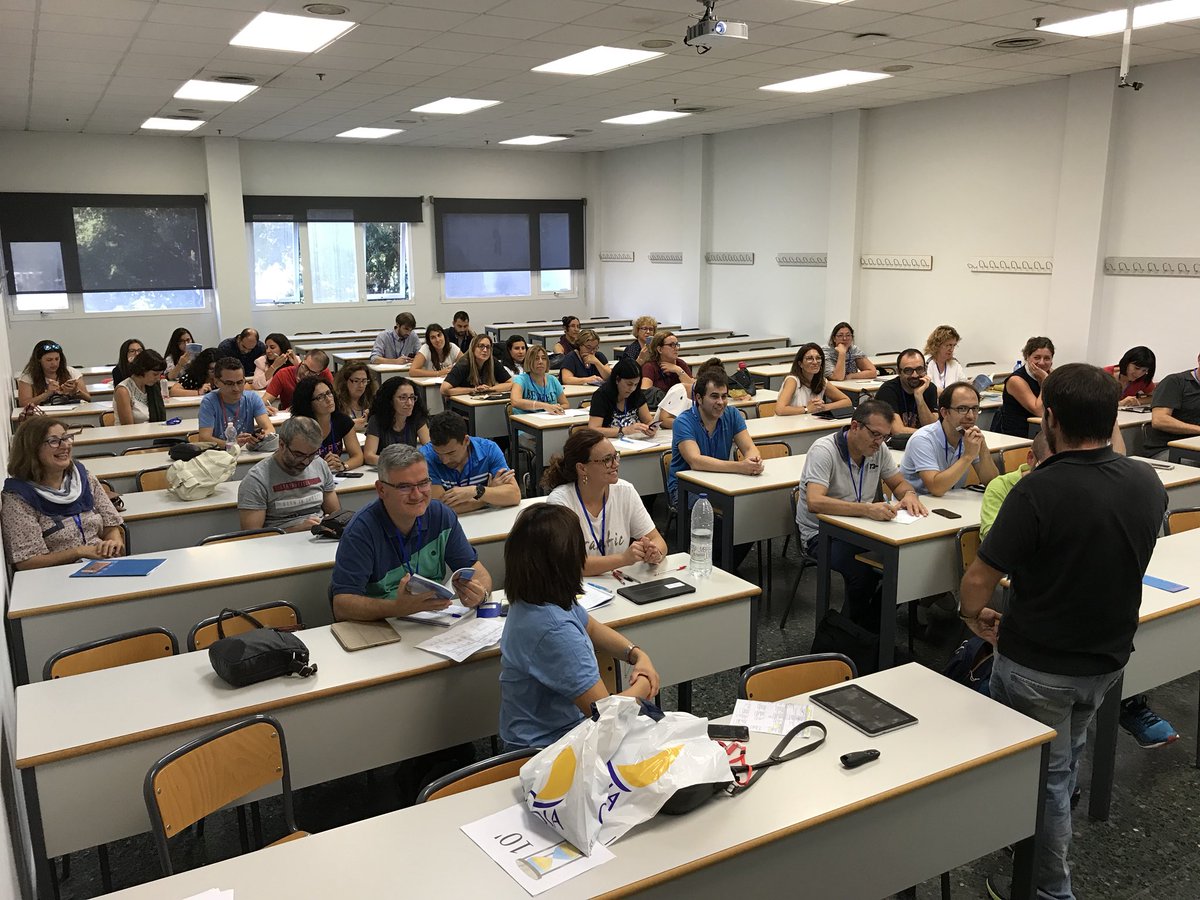 CEFIREambitCDD's tweet photo. Temps de tallers amb @olmillos al #CongrésEduTIC18 @GVA_Cefire @UPVCampusGandia “Ús de tauletes en aprenentatge basat en projectes cooperatiu” #aplicacions #tauletesalaula @DiAnonadada @EdGarciados https://t.co/ntnoI6nKCH