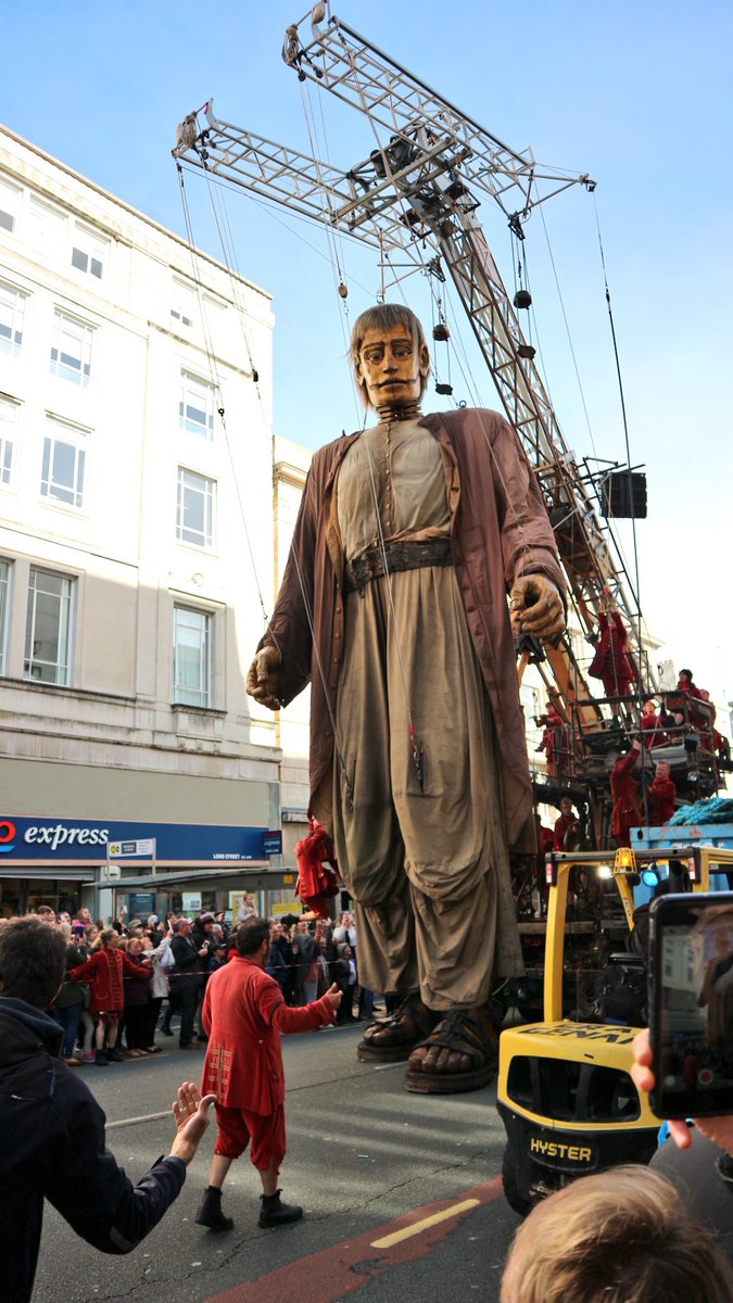 jessiloumilton's tweet photo. The #BigGiant on Lord Street! One of the most amazing things Iโve seen in our city!
The puppeteers work SO hard & the crowds sure loved him!
@GiantSpectacle #LiverpoolGiants #GiantSpectacular ๐๐ปโค๏ธ๐๐ป https://t.co/8qMJxT44ug