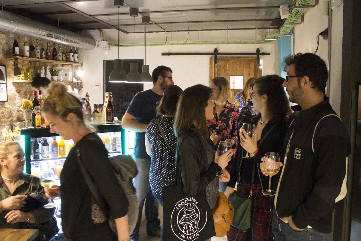 tnexistes's tweet image. Bella inauguració, bello l'equip de #LaBar Laundry Bar y bella Lidia Anaut y su trabajo! Un piacere pasar la tarde de ayer con todos vosotrxs, grazie a tutti!

Spoiler: Next 09/10/18 ----&amp;gt; NEW SINGLE RELEASE 🌓🌔🌕🤭