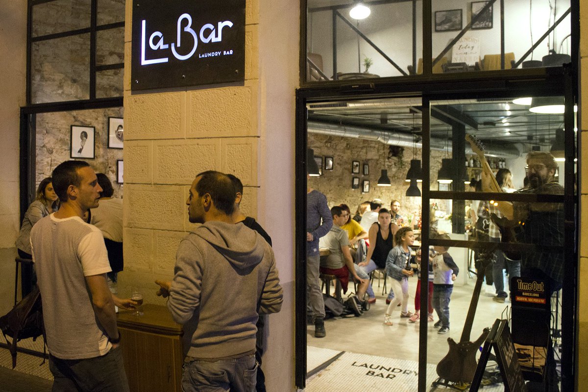 tnexistes's tweet image. Bella inauguració, bello l'equip de #LaBar Laundry Bar y bella Lidia Anaut y su trabajo! Un piacere pasar la tarde de ayer con todos vosotrxs, grazie a tutti!

Spoiler: Next 09/10/18 ----&amp;gt; NEW SINGLE RELEASE 🌓🌔🌕🤭