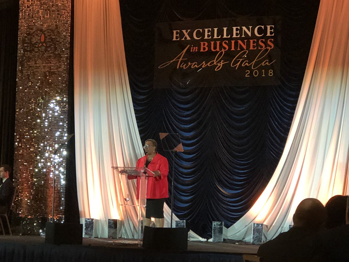 yj_snow's tweet photo. @pgccnews @pgccpres Congratulations Dr. Charlene Dukes on receiving the President's Hall of Fame Award at the 2018 Excellence in Business Award Gala #pgcoc #pgccpres Rocks! https://t.co/Aff1kC7fXx
