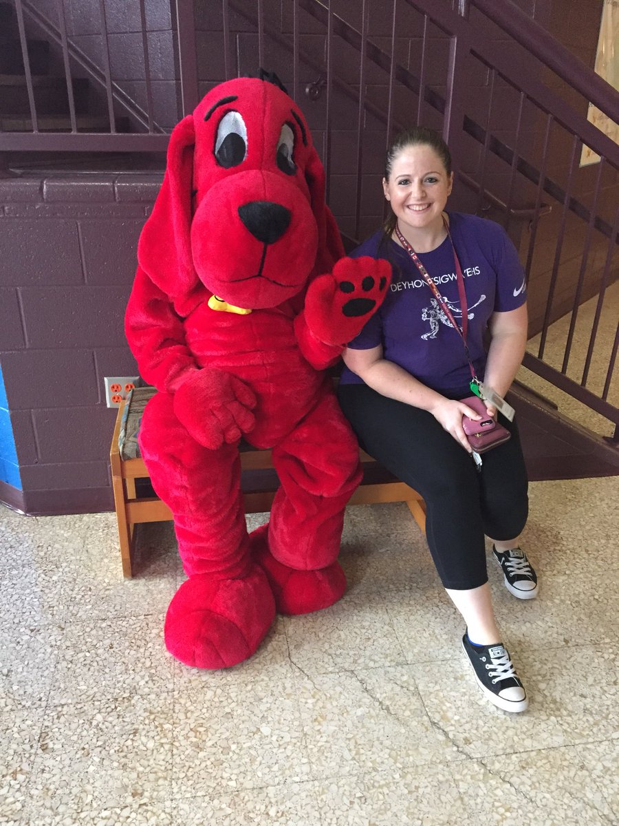 BeachHughesrx's tweet photo. It was a fun morning at the Ellis fun run &amp; book fair! @EllisSoars https://t.co/cEIJjUzVKg