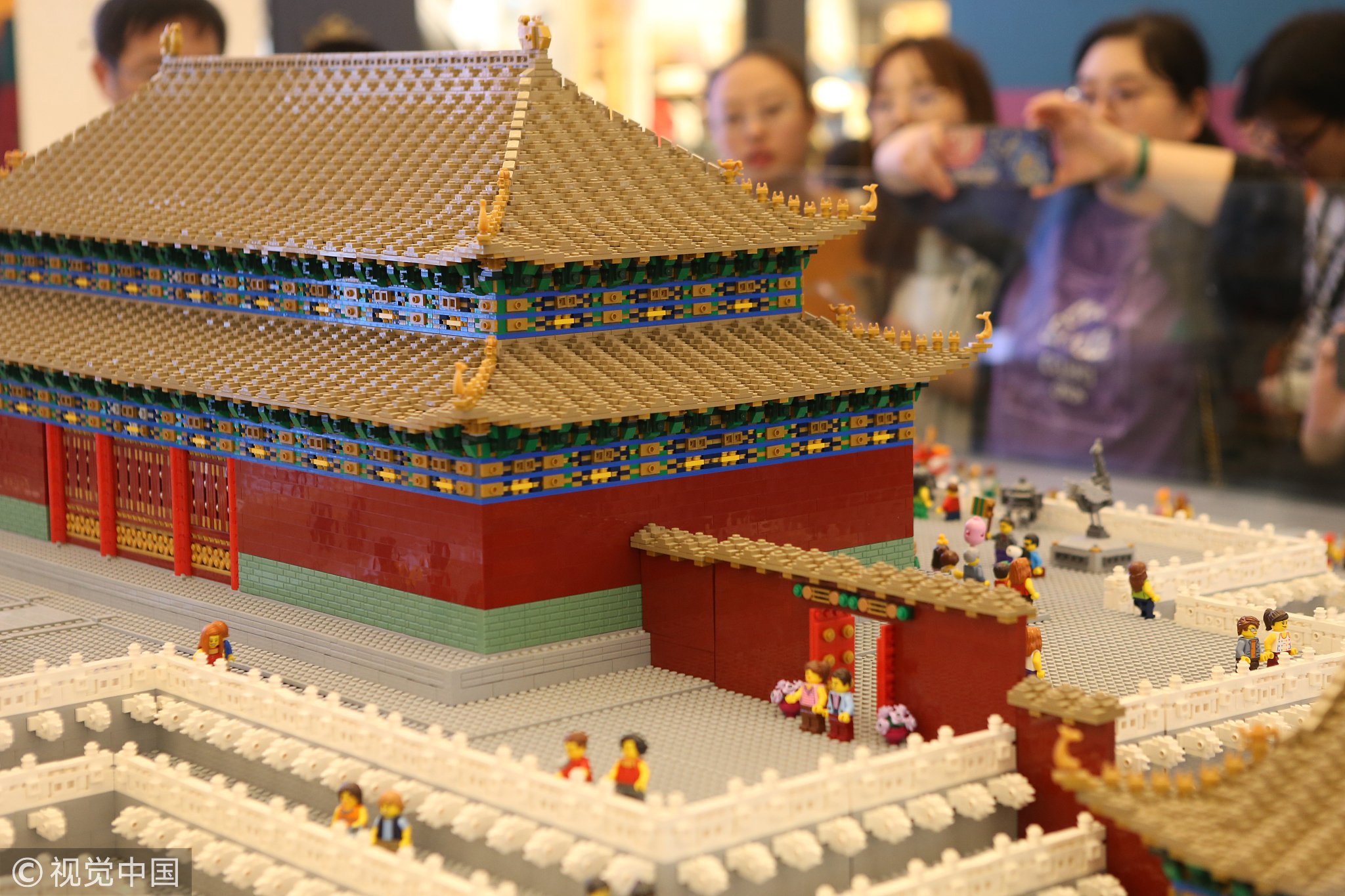 CGTN on X A model of the Forbidden City built with over 500 000 LEGO bricks goes on display at a shopping mall in east China s Shanghai https t n3EAzvpiRN X