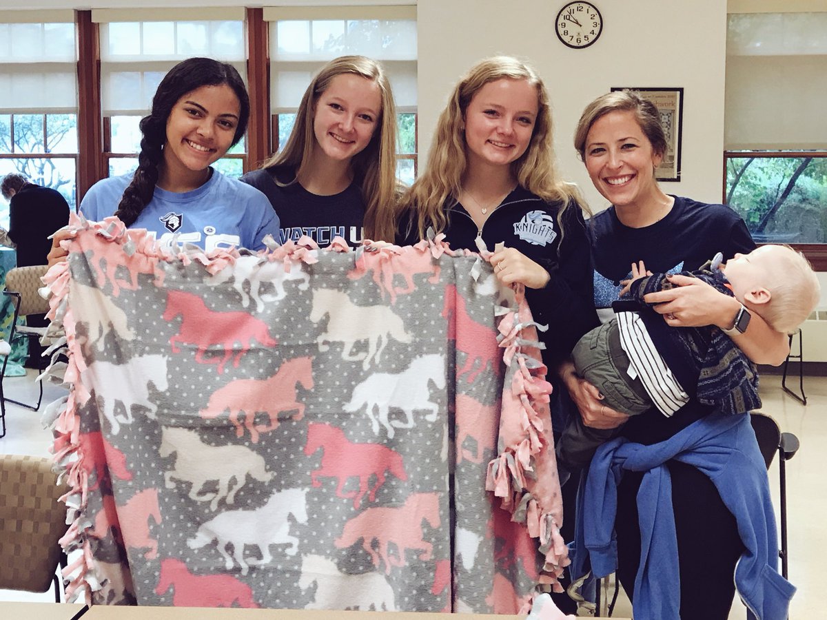 PHS_Peppers's tweet photo. One done!! SCB supporting the Women’s Club of Mt Prospect @KnightsofPHS #ProspectGives18 https://t.co/0dI1eonxak