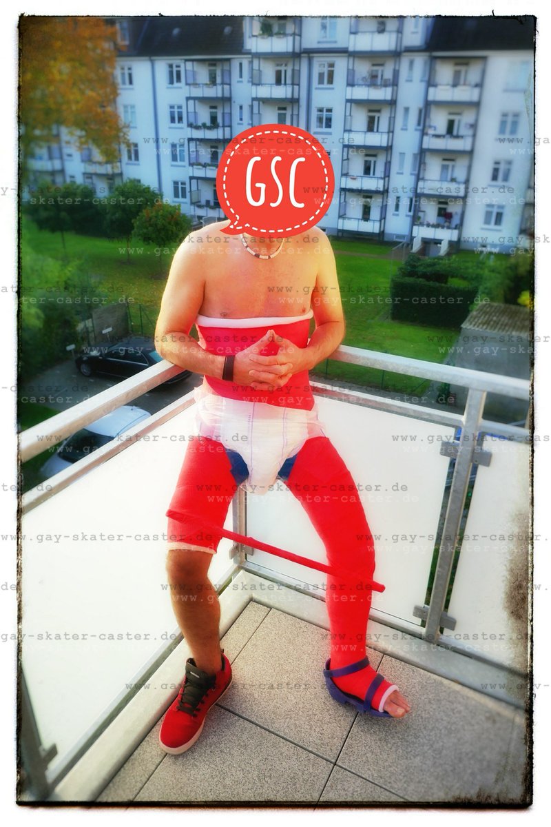 GaySkaterCaster's tweet photo. 2018-10 hs
Sneak preview of my 1,5 #hs during our #castfest with 3 caster!
Day 5: getting out of bed with my #hipspica and some fresh air on the balcony with this huge #hipcast
https://t.co/6nHgWNHiIh https://t.co/Yd8j5JqAq6