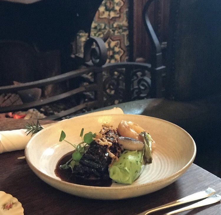 Thebeacon_tw's tweet photo. All the fires are on, the red’s poured and there’s short rib of beef with herb potato and shallots on the menu. What rainy October days are for #thebeacon #gardenkitchen https://t.co/Loytz6Glqb