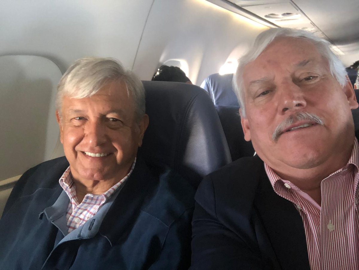 vmva1950's tweet photo. #FelizSábado Rumbo a #Morelia, revisamos agenda de nuestro sector con el #PresidenteElecto @lopezobrador_ #GiraDeAgradecimiento https://t.co/1hNEhUfwKW