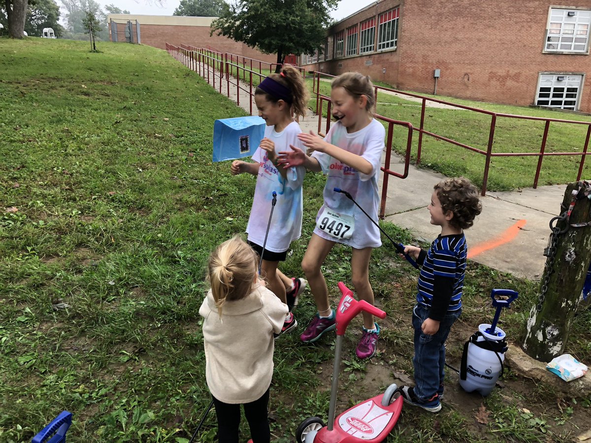 CookReading's tweet photo. Color run helpers AND time for reading! What a great morning! 🏃🏼‍♀️🏃🏻‍♂️💙@missyfanshaw @RodgersForgeES @KellyGranacher https://t.co/LJ8Y2SnNg3