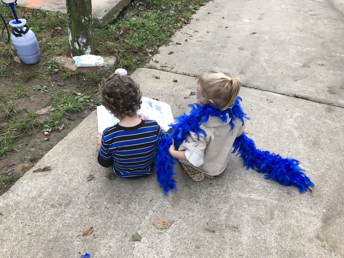CookReading's tweet photo. Color run helpers AND time for reading! What a great morning! 🏃🏼‍♀️🏃🏻‍♂️💙@missyfanshaw @RodgersForgeES @KellyGranacher https://t.co/LJ8Y2SnNg3