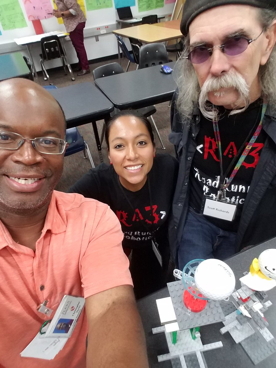 christopherta2's tweet photo. Challenge #2 space rescue #pisdlearns @GulledgeGators @SiglerRobotics @SOC54 @MrsTfollow  @christopherta2 #SiglerNation https://t.co/Y378a9DZRw