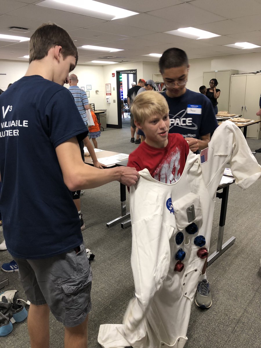 snellyteach's tweet photo. #spacesuits #ispaceday2018 #learningonsaturday https://t.co/W7id3rPKIf