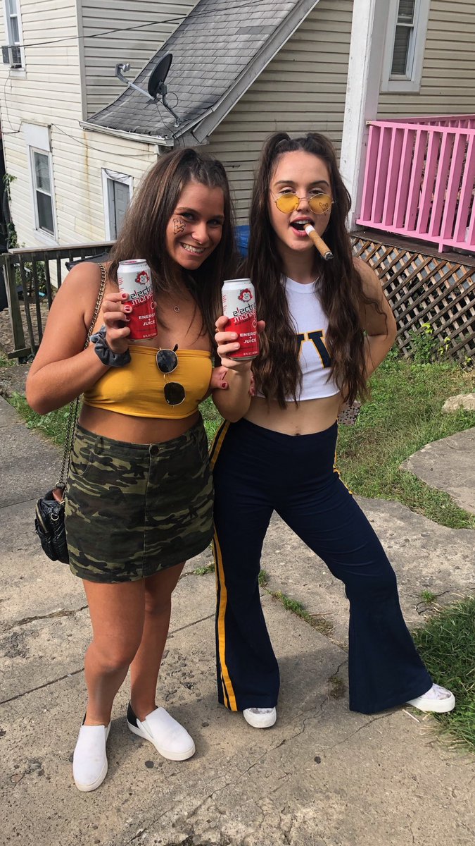 EnergizedMonkey's tweet photo. Game day in Morgantown means Cran/Grape Electric Monkey and Crown Apple! #MonkeyBombs #WVU #MonkeyNation #WestVirginia https://t.co/wRUIvDy9Ro