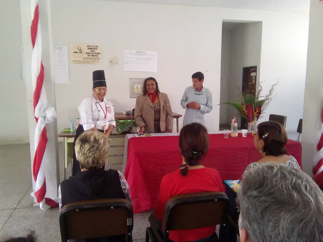 Se inicia Jornada de Cursos para nuestros Trabajadores del <a href="/MPPOPARAGUA/">MPPOP ARAGUA</a>, cumpliendo lineamientos de nuestra Ministra @Marlenycdc y enmarcados en la Proteccion Social para Nuestro Pueblo,  con el Taller de Infusiones y Aguas Saborizadas con el apoyo de Asocheff Aragua <a href="/MppObras/">MPP Obras Públicas</a>
