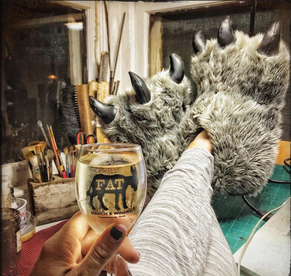 FatAssWinery's tweet photo. Fat Ass Ranch &amp; Winery – where every ass deserves a glass. 11-6 today 😊
#FatAssWinery #nopinkies #HillCountryWine #WineTours #Fredericksburg #TxWine  #Winos #PeachWine #WineClub photo by tamarapageart https://t.co/aeew9H5HvM
