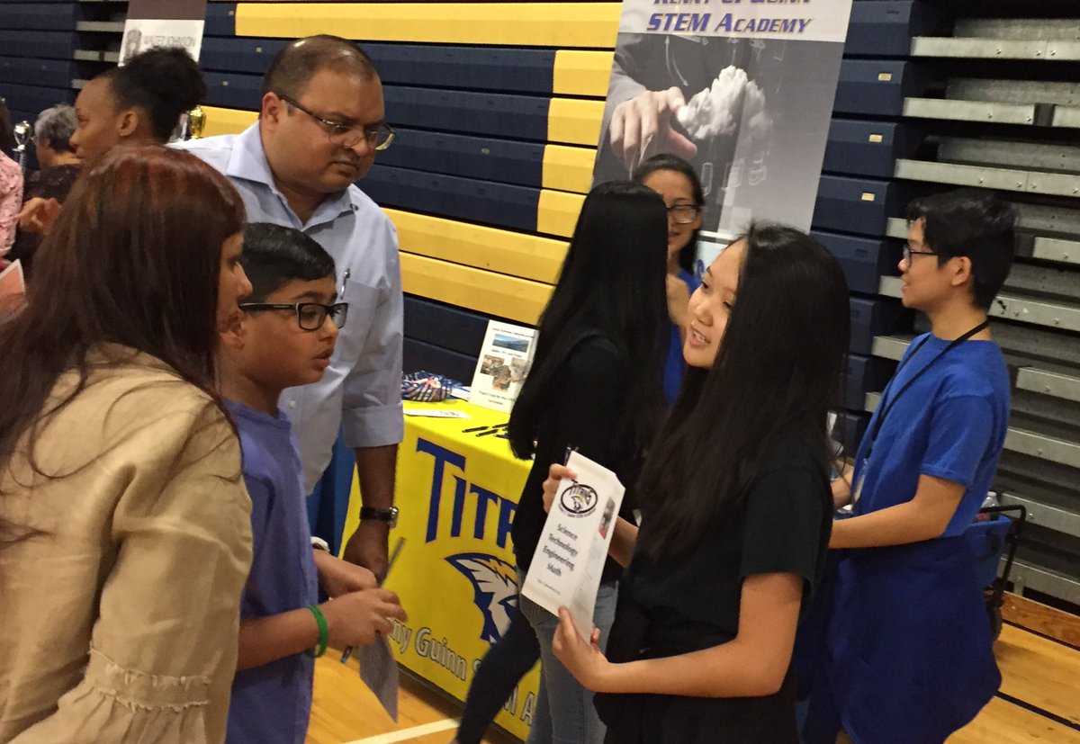 kcgmsstem's tweet photo. Guinn STEM students doing an awesome job promoting Guinn’s STEM Magnet program @ CCSD Magnet Choice Fair @ Spring Valley High School! https://t.co/Gq9NEajkOw