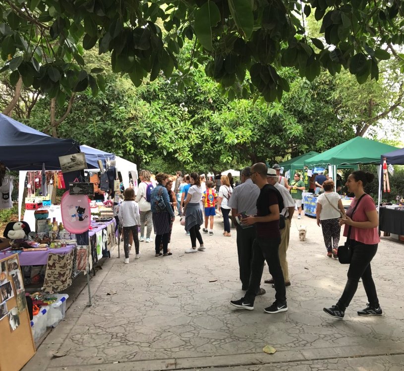 ¡Solo queda 1 día! Os esperamos a todos en la #FeriaAnimalistadeValencia. Un lugar donde conocer un poquito mejor la labor de todas las asociaciones implicadas en el cuidado de los animales. ¡No olvides traer a tu mascota! Tramo 9 del cauce del río Turia.