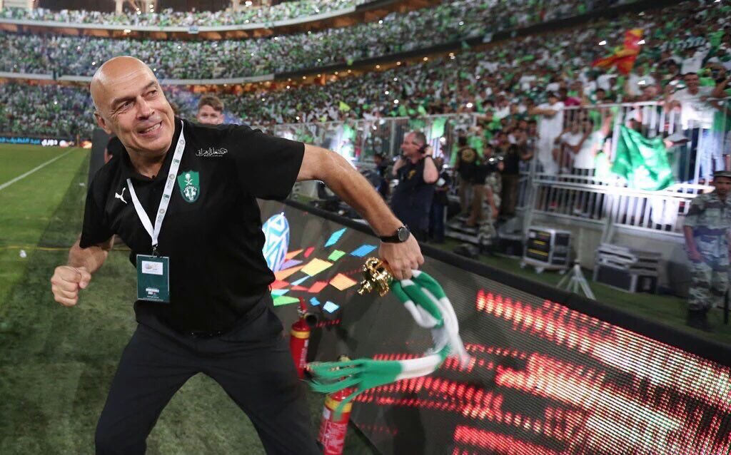 FahadZhrani's tweet photo. جروس لم يكن مدرباً عادياً مر على الأهلي ثم غادر لقد ترك هذا الرجل ذكرى ستبقى في عقل كل أهلاوي ولا غرابة لو فرحنا لنجاحه مع اي فريق . https://t.co/TXrQ8MhLNp