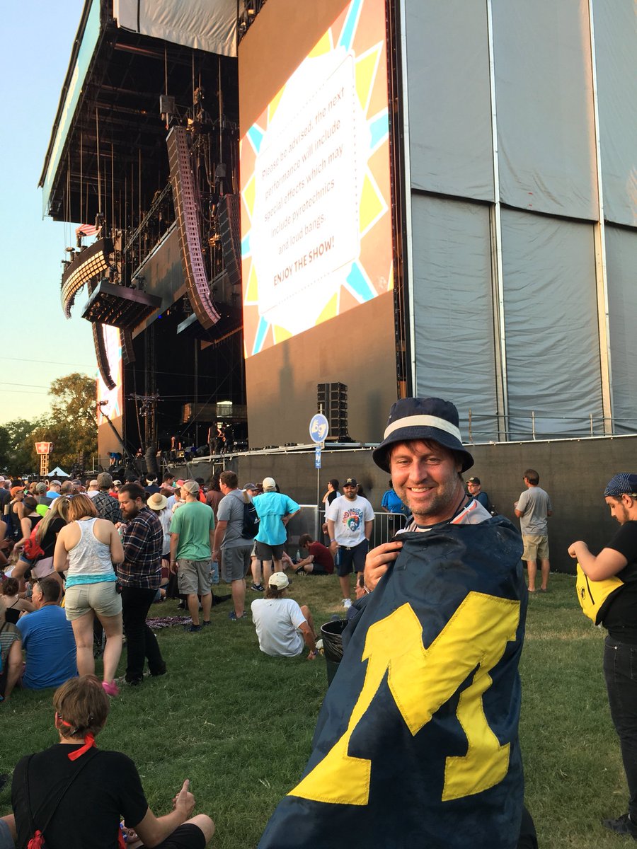 Bwalden1026's tweet photo. #GoBlue from #ACLFest2018 https://t.co/qZZOKhurnF