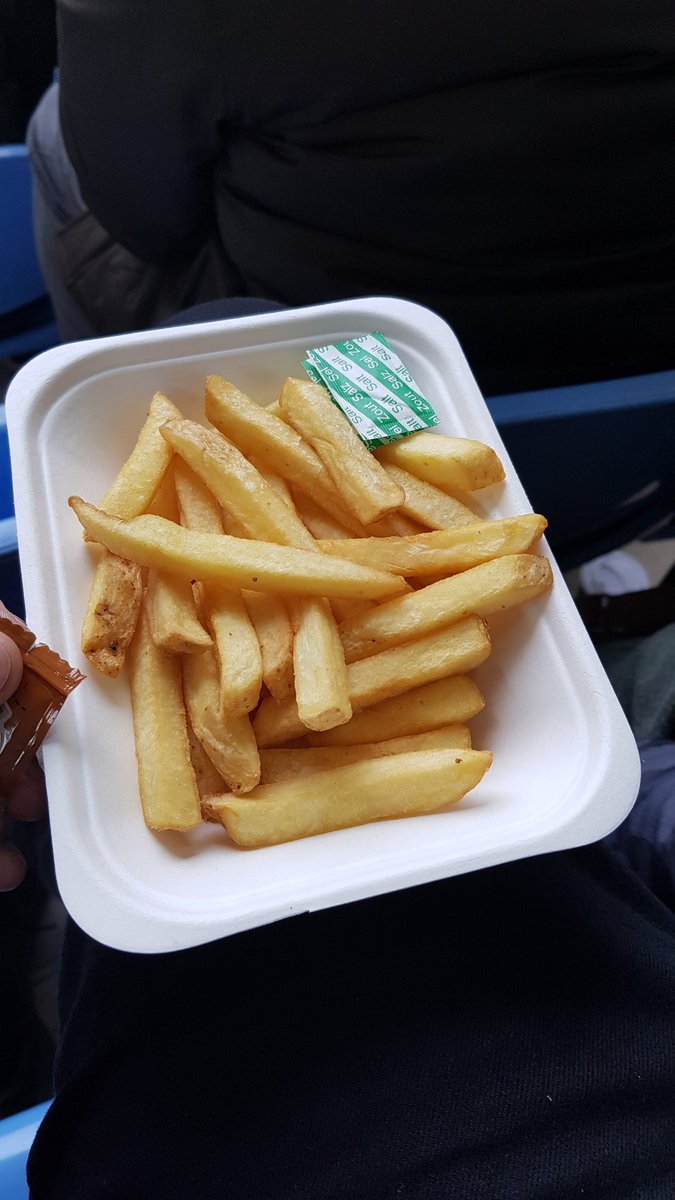 BenLukeSmith's tweet photo. @WaspsRugby you paying for the new screen by charging £3.20 for half a tray of chips? https://t.co/h3K552qAt9