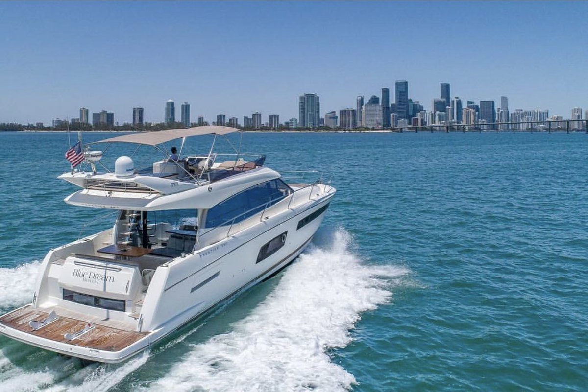 MiamiBeachFly's tweet photo. Weekend Mode 🛥💙🌴
👇Tag your squad👇
.
📸: @starluxyachts https://t.co/gcylttcP9m