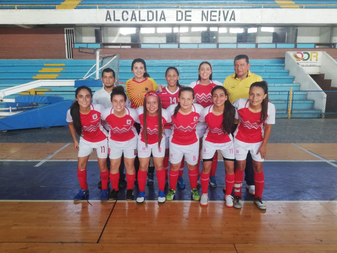 fraga71161's tweet photo. Buenos días
En el dia de ayer a las 4:00 pm se jugo la final municipal interuniversidades en el coliseo de neiva / con mas de 12 equipos la usco se corona campeón / nuevamente las niñas ratifican el buen nivel técnico 
Felicitaciones a la usco . https://t.co/A6Pa54DKSt