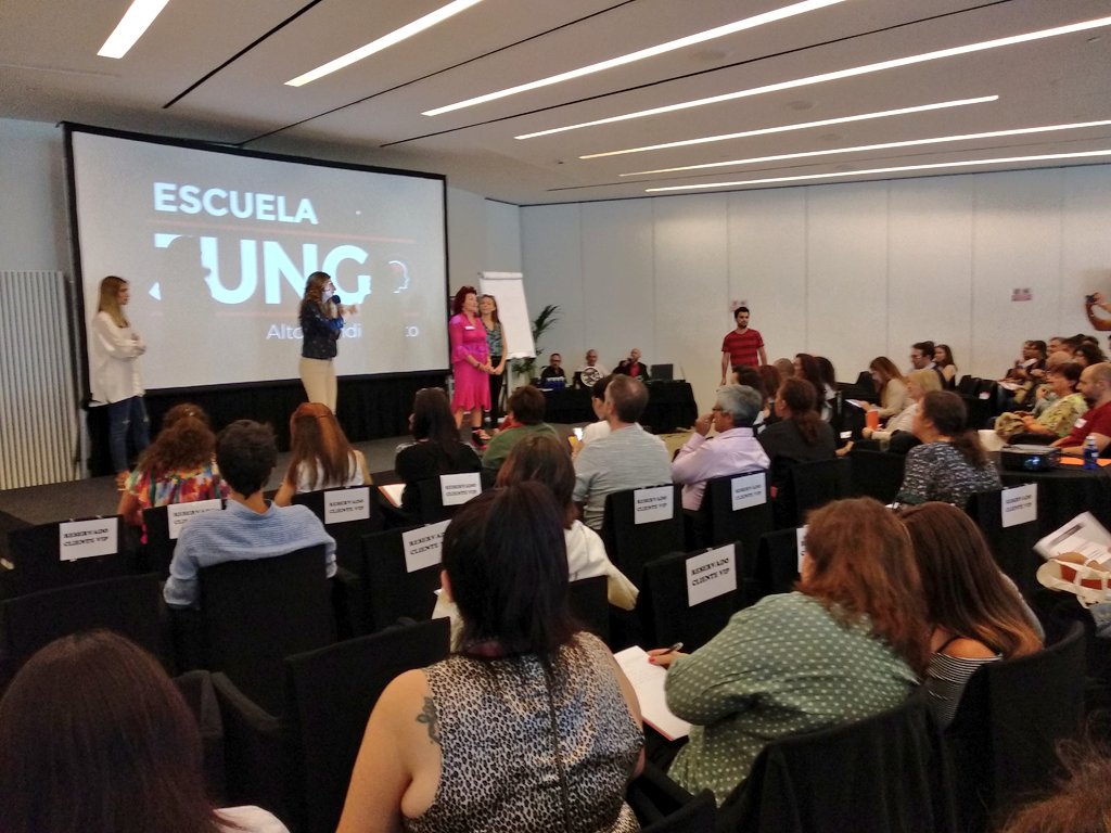 LeilaLoNi's tweet photo. Disfrutando de la formación el Arte del Gran #Networker en @MenteJung. @JoseMGasalla @CapitanPasion @MoniGalanBravo #Networking #EscuelaJung #AltoRendimiento #Emprendimiento #MétodoBRAVO https://t.co/eopxaD38bw
