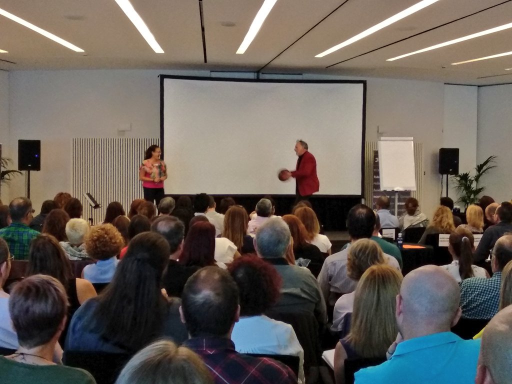LeilaLoNi's tweet photo. Disfrutando de la formación el Arte del Gran #Networker en @MenteJung. @JoseMGasalla @CapitanPasion @MoniGalanBravo #Networking #EscuelaJung #AltoRendimiento #Emprendimiento #MétodoBRAVO https://t.co/eopxaD38bw