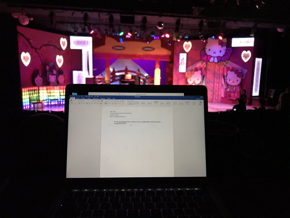 Darius_LR's tweet photo. Getting in that writing anytime I can! #techweek #enc1102woohoo Come see Hot Mikado at Theatre UCF!! https://t.co/ZcUrl3URpH