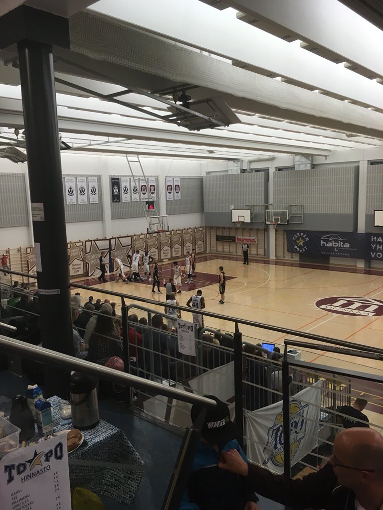 Villemaka's tweet photo. Koris on parasta paikan päällä. @TopoBasket vs @lahtibasketball #korisliiga #1mda https://t.co/7T2s9my0qU