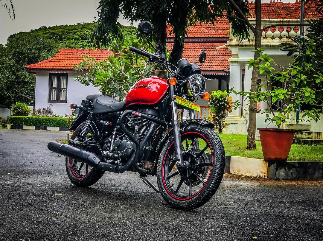 royalenfield's tweet photo. The newly positioned handlebars on the Royal Enfield #ThunderbirdX allows a laid-back stance. Now take time out to discover your town at your pace and comfort. To test ride, visit https://t.co/LFGU1YzwAS #TBX #ABitOfYourself
Image credit: @varkalagokul via @Instagram https://t.co/0NjLQx0vTm