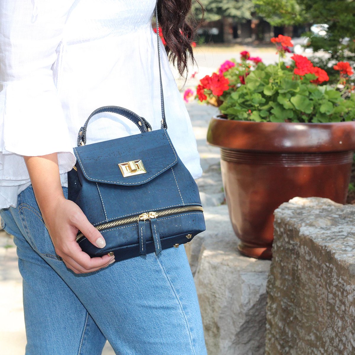 VillageLivinMag's tweet photo. In Fall for these Handbags, @PeaceFlagHouse takes a look at some stylish, sustainable handbags from #BaoLyfe, @RokCork, and @mothererthinc. https://t.co/NLrWC5UaHg #stylingsaturday #fashion #fallaccessories #fallpurses #fallhandbags #sustainablefashion #ecofriendlyaccessories https://t.co/x78EFnSnqW