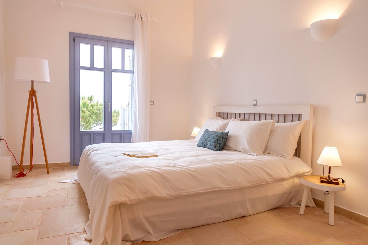 EnastronS's tweet photo. Enjoy the calmness and comfort of your bedroom!

#enastronsuites #Santorini #Greece https://t.co/c8E5Hz0ELf