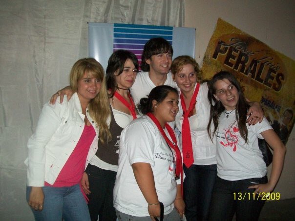 DqmaJunin's tweet photo. Así nacía @DqmaOficial hoy 6/10 del 2008 nacía este fc que tantas alegrías nos trajo! Gracias @AxelOficial por darnos esta maravillosa oportunidad! Hoy somos una gran familia con un mismo objetivo:acompañar la carrera de Axel. Gracias a cada uno por confiar ❤️
#10AñosDQMA https://t.co/Fly0egqjMB