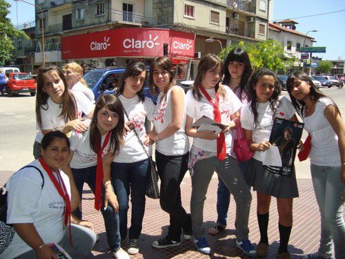 DqmaJunin's tweet photo. Así nacía @DqmaOficial hoy 6/10 del 2008 nacía este fc que tantas alegrías nos trajo! Gracias @AxelOficial por darnos esta maravillosa oportunidad! Hoy somos una gran familia con un mismo objetivo:acompañar la carrera de Axel. Gracias a cada uno por confiar ❤️
#10AñosDQMA https://t.co/Fly0egqjMB