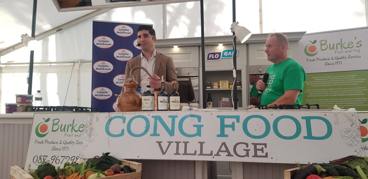 amberleighdoyle's tweet photo. A great speech and demo by PΓ‘draic Γ Griallais. Learning lots about the history of PoitΓn and Whiskey. Very interesting! π Had a taste of the @micildistillery Irish Gin earlier with @FeverTreeMixers... It's delicious. @Congfoodvillage #congfoodfestival #congfood https://t.co/C4qUHfkLXw