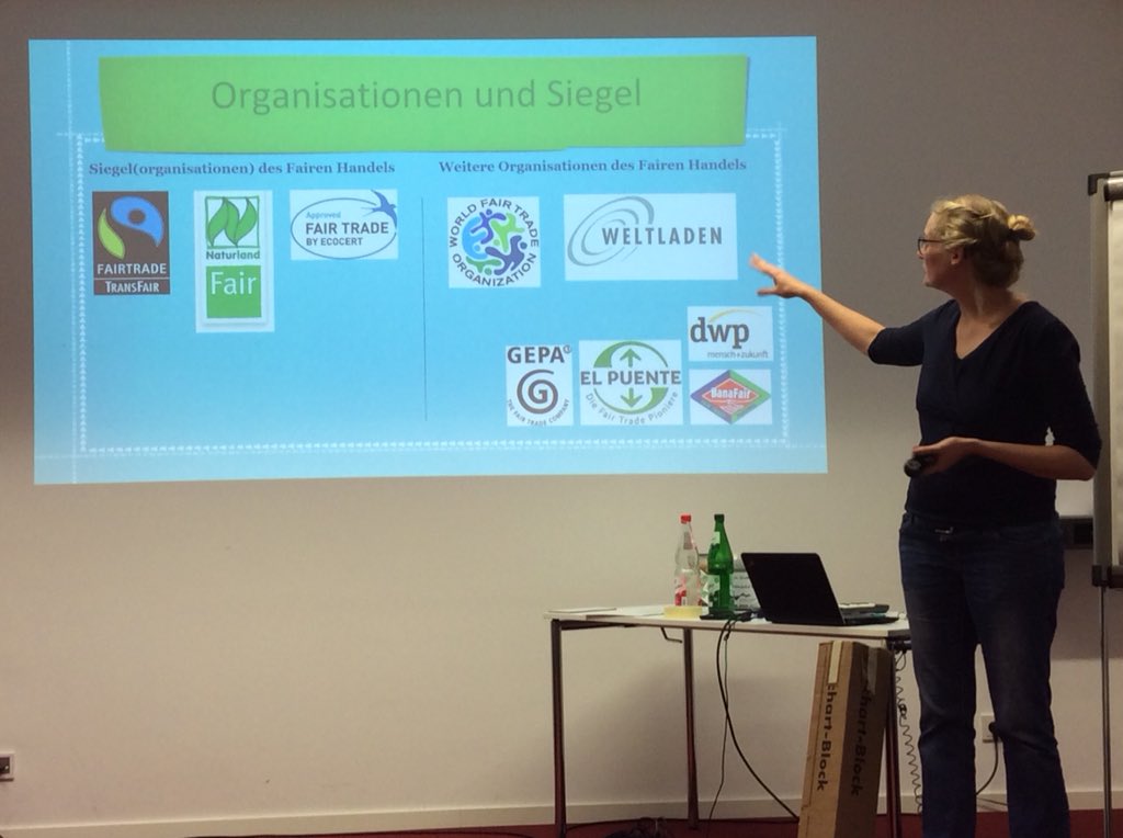 MelArens's tweet photo. Das #Naturland Fair Label hat den fairen Handel auf den Norden ausgeweitet und zertifiziert auch #FaireProdukte aus Europa. Auf der Webseite des #Weltladen-Dachverbands kann eine Lieferantenliste mit fairen Lieferpartnern eingesehen werden #AKSynode18 Workshop 3. https://t.co/aSeU22QyOQ